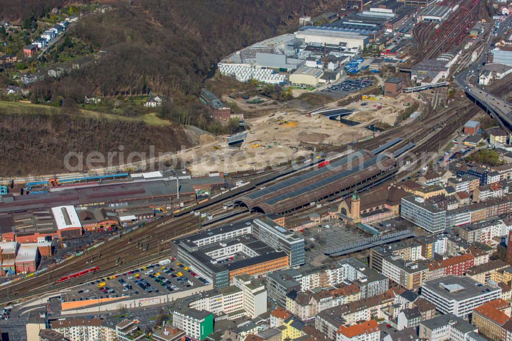 Aerial photograph Hagen - Track progress and building of the main station of the railway on street Am Hauptbahnhof in Hagen at Ruhrgebiet in the state North Rhine-Westphalia, Germany