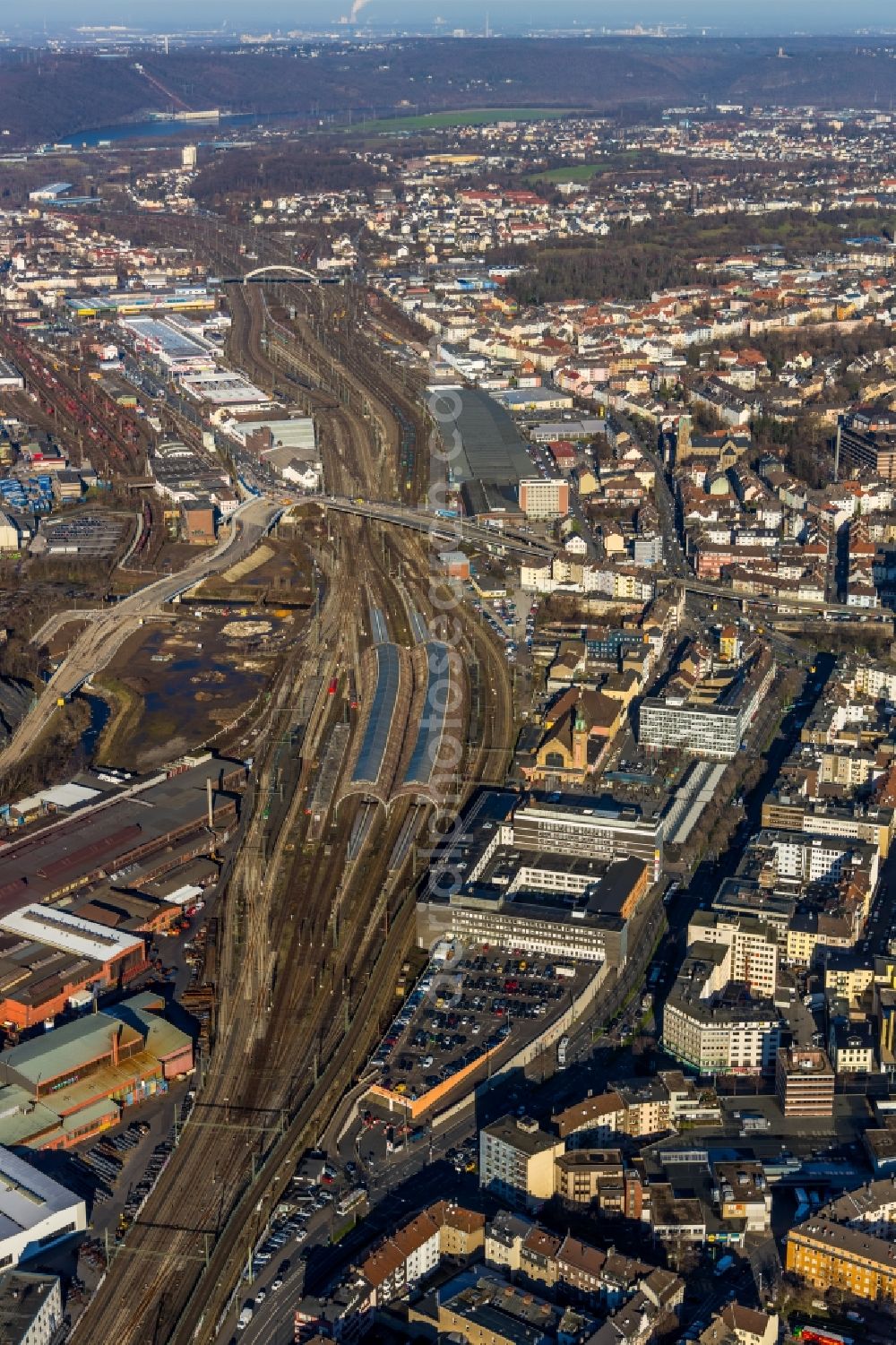 Hagen from the bird's eye view: Track progress and building of the main station of the railway in Hagen in the state North Rhine-Westphalia, Germany