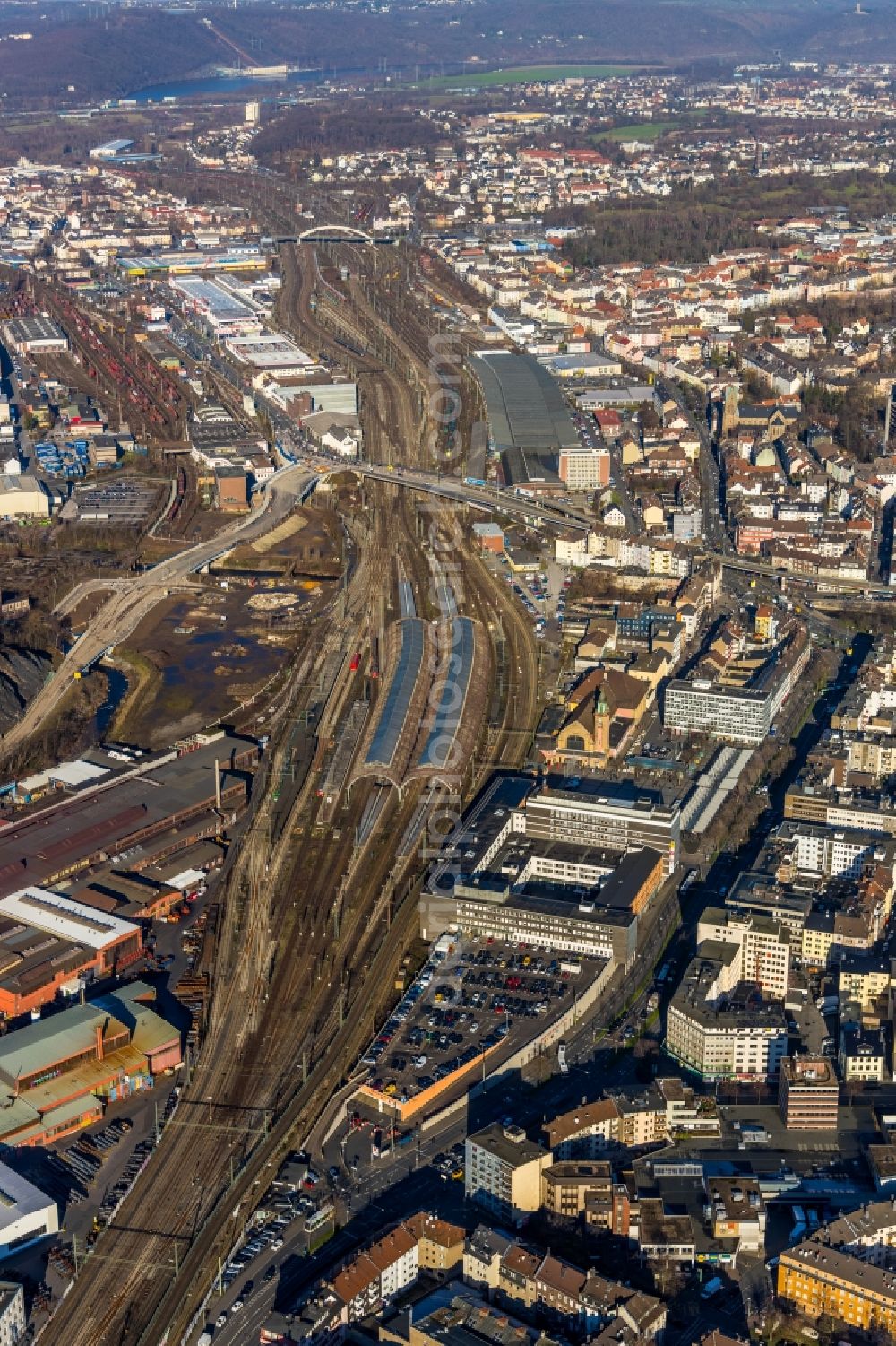 Aerial image Hagen - Track progress and building of the main station of the railway in Hagen in the state North Rhine-Westphalia, Germany