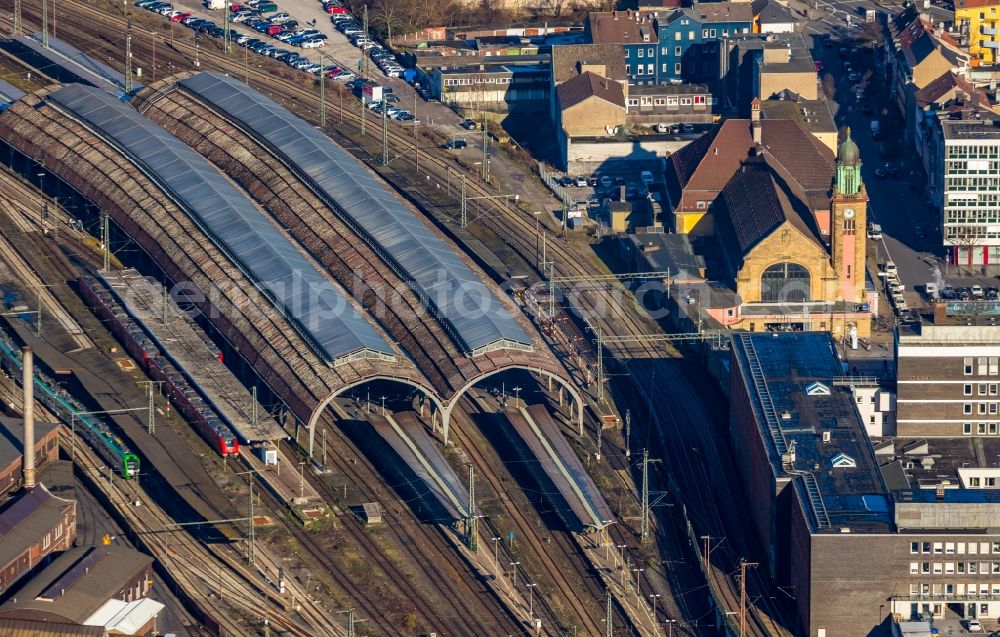 Hagen from the bird's eye view: Track progress and building of the main station of the railway in Hagen in the state North Rhine-Westphalia, Germany