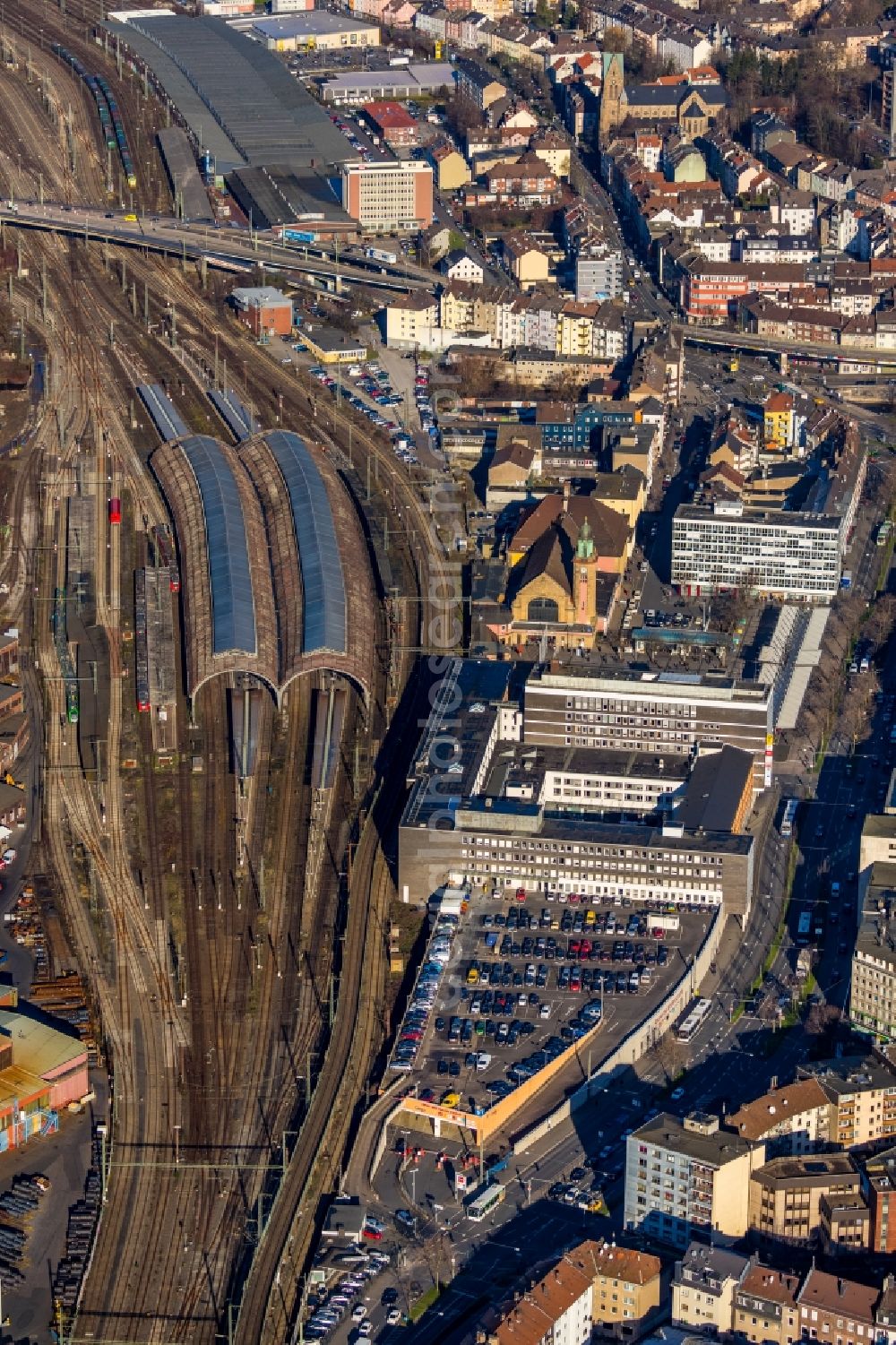 Aerial photograph Hagen - Track progress and building of the main station of the railway in Hagen in the state North Rhine-Westphalia, Germany