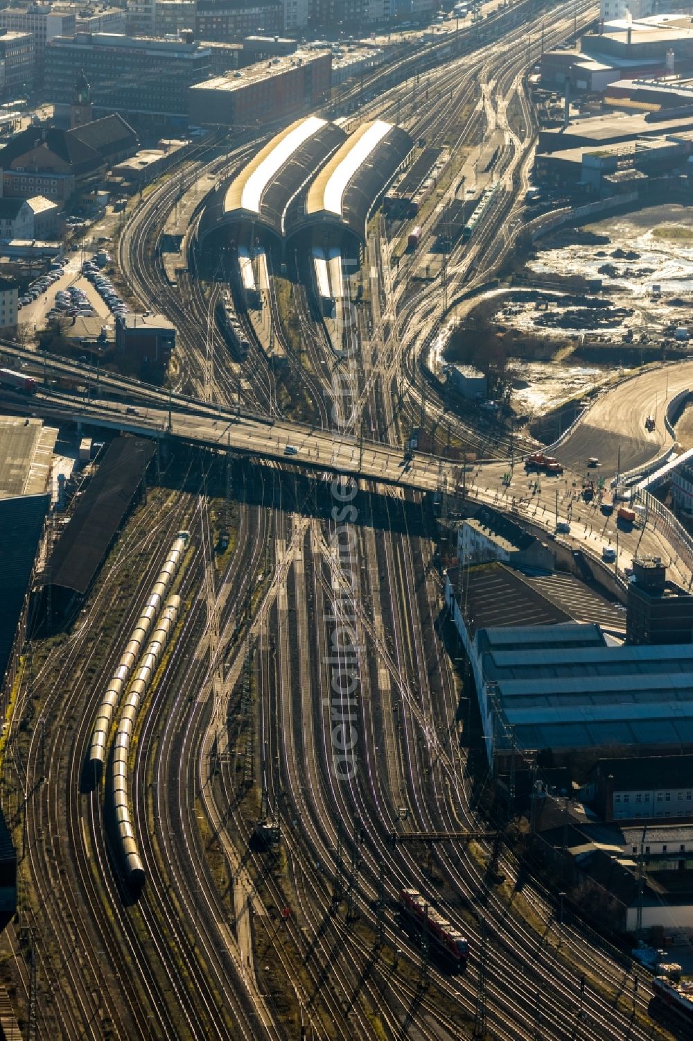 Aerial image Hagen - Track progress and building of the main station of the railway in Hagen in the state North Rhine-Westphalia, Germany