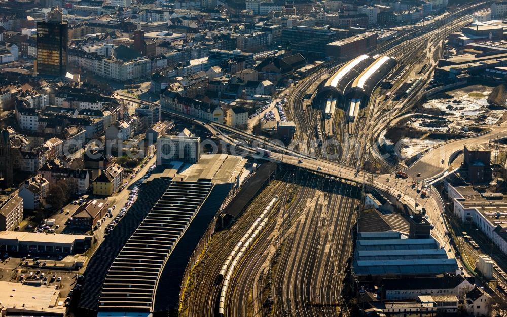 Aerial photograph Hagen - Track progress and building of the main station of the railway in Hagen in the state North Rhine-Westphalia, Germany