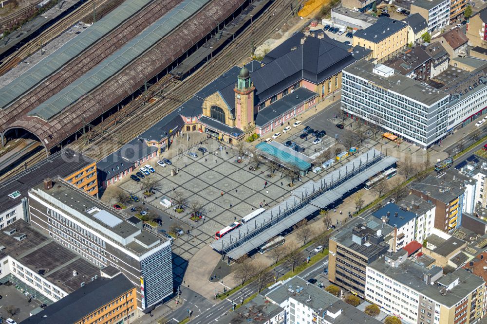 Hagen from above - Track progress and building of the main station of the railway on street Am Hauptbahnhof in Hagen at Ruhrgebiet in the state North Rhine-Westphalia, Germany