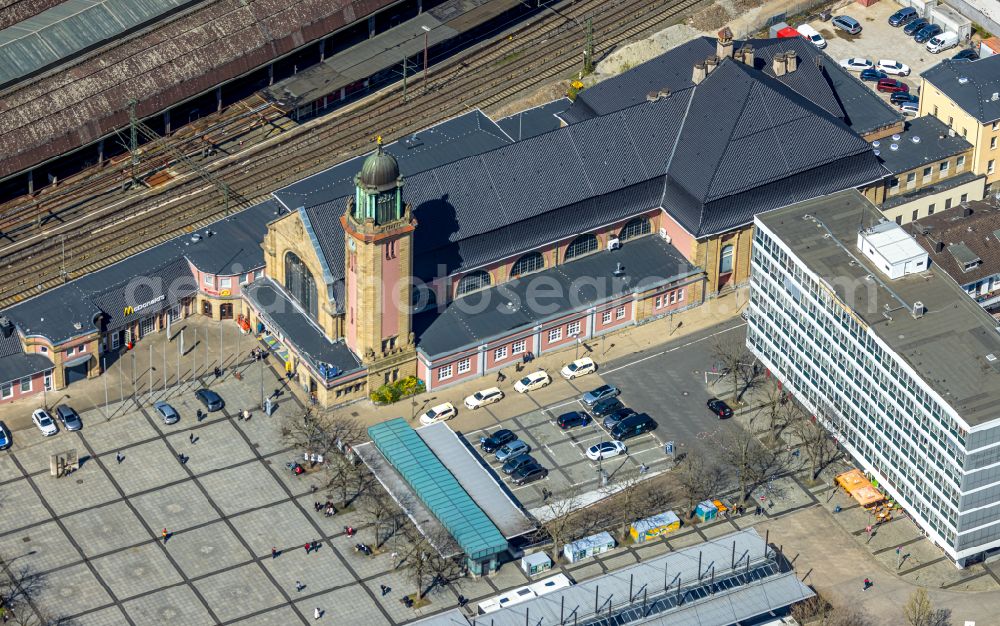 Aerial image Hagen - Track progress and building of the main station of the railway on street Am Hauptbahnhof in Hagen at Ruhrgebiet in the state North Rhine-Westphalia, Germany