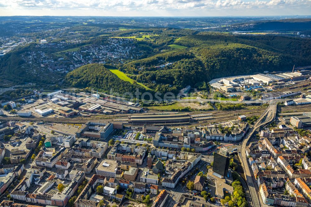 Aerial image Hagen - Track progress and building of the main station of the railway on street Am Hauptbahnhof in Hagen at Ruhrgebiet in the state North Rhine-Westphalia, Germany