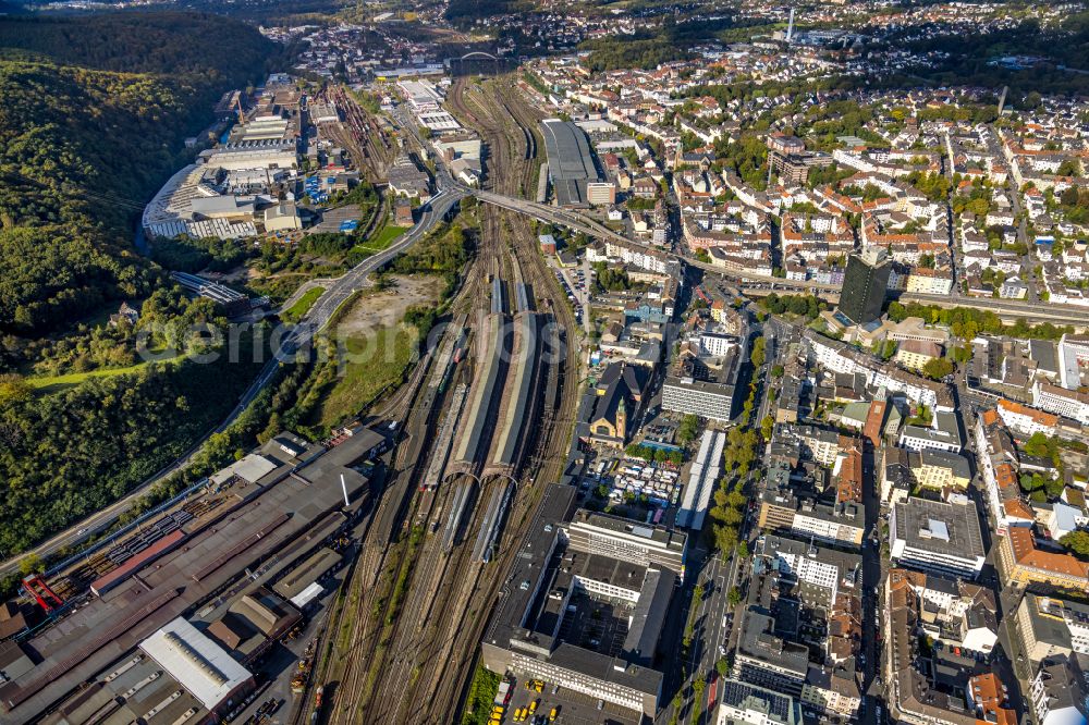 Aerial image Hagen - Track progress and building of the main station of the railway on street Am Hauptbahnhof in Hagen at Ruhrgebiet in the state North Rhine-Westphalia, Germany