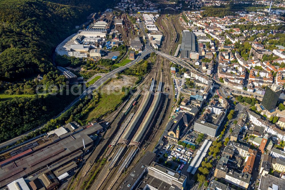 Aerial photograph Hagen - Track progress and building of the main station of the railway on street Am Hauptbahnhof in Hagen at Ruhrgebiet in the state North Rhine-Westphalia, Germany