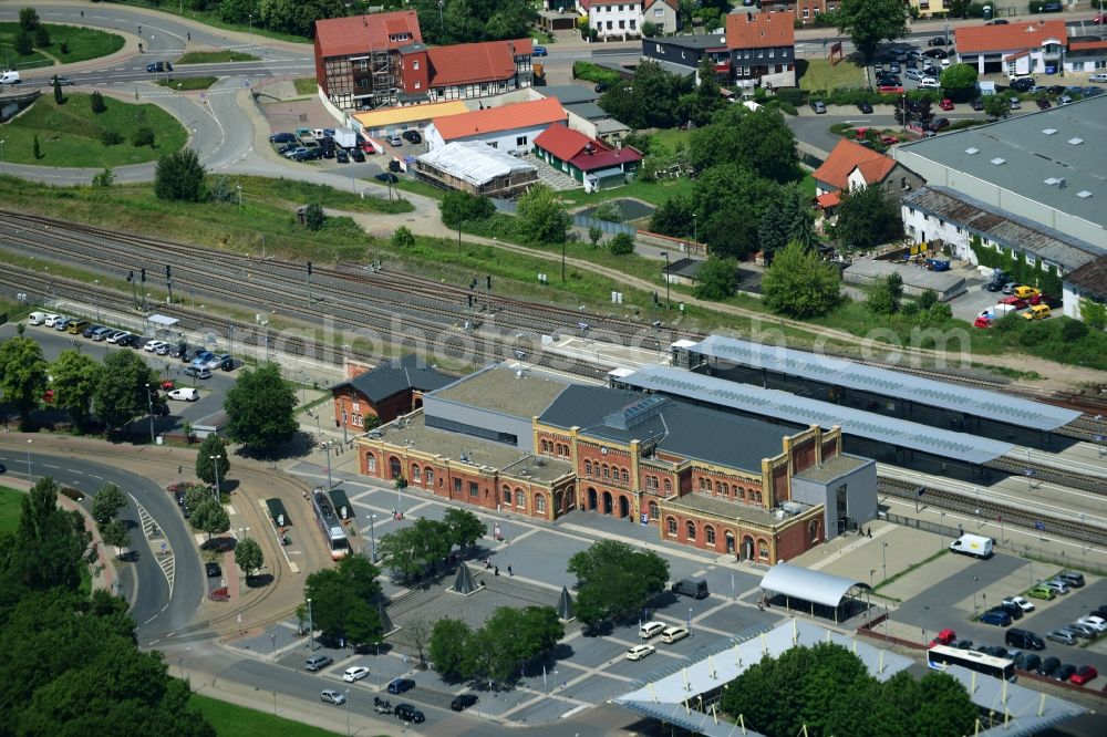 Aerial photograph Halberstadt - Track progress and building of the main station of the railway in Halberstadt in the state Saxony-Anhalt