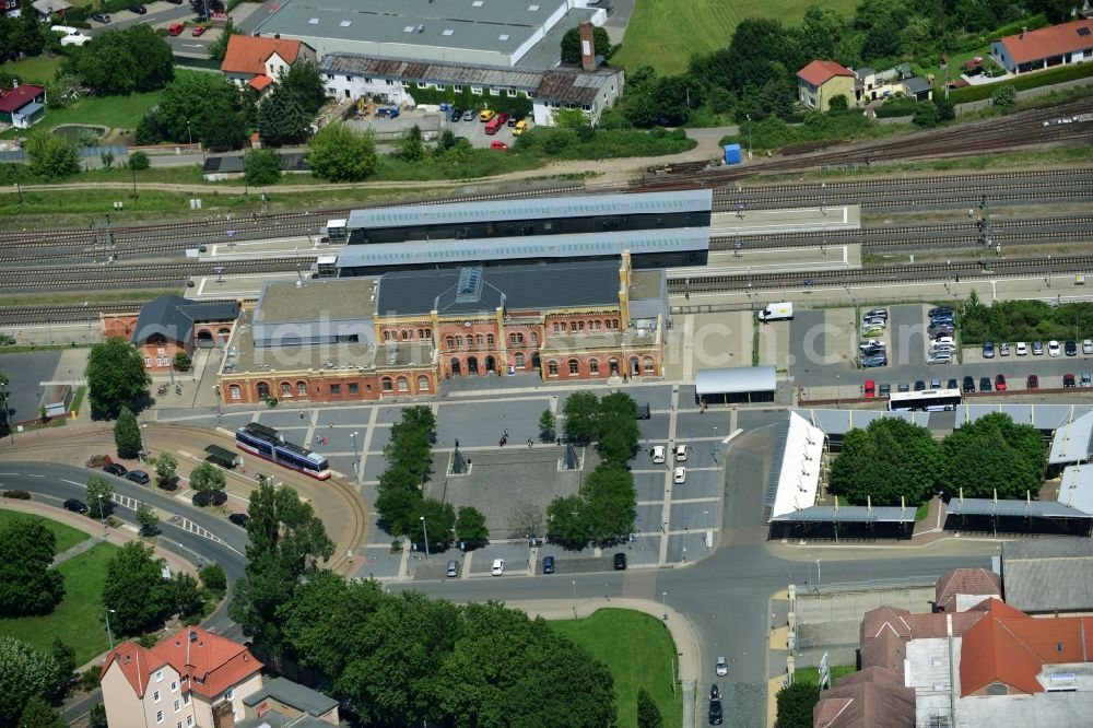 Halberstadt from the bird's eye view: Track progress and building of the main station of the railway in Halberstadt in the state Saxony-Anhalt