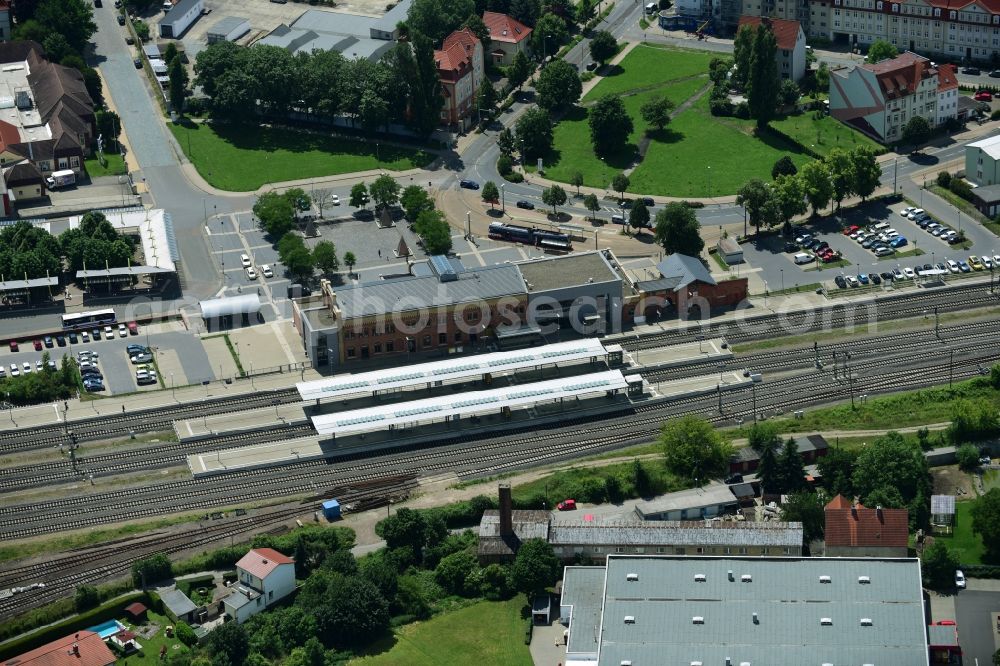 Halberstadt from the bird's eye view: Track progress and building of the main station of the railway in Halberstadt in the state Saxony-Anhalt