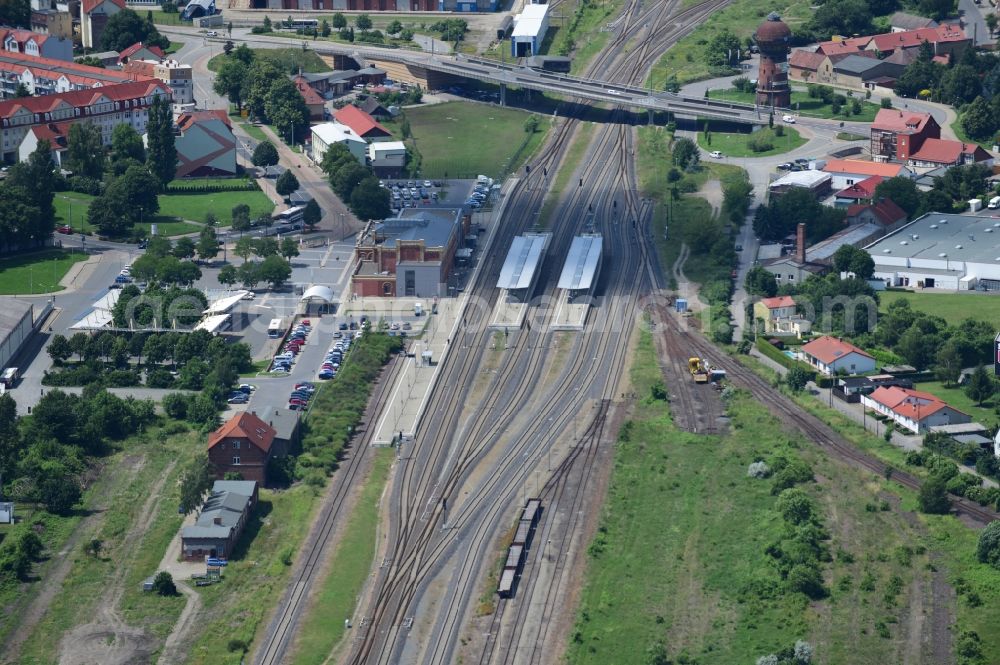 Aerial photograph Halberstadt - Track progress and building of the main station of the railway in Halberstadt in the state Saxony-Anhalt