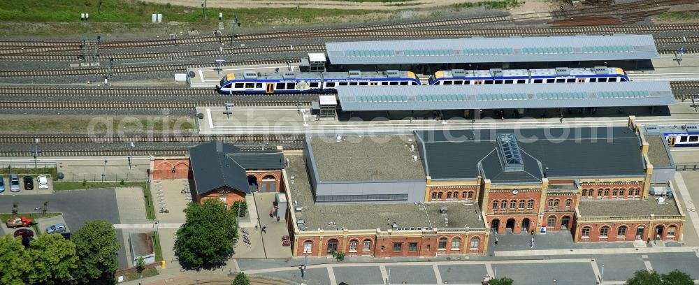 Aerial photograph Halberstadt - Track progress and building of the main station of the railway in Halberstadt in the state Saxony-Anhalt