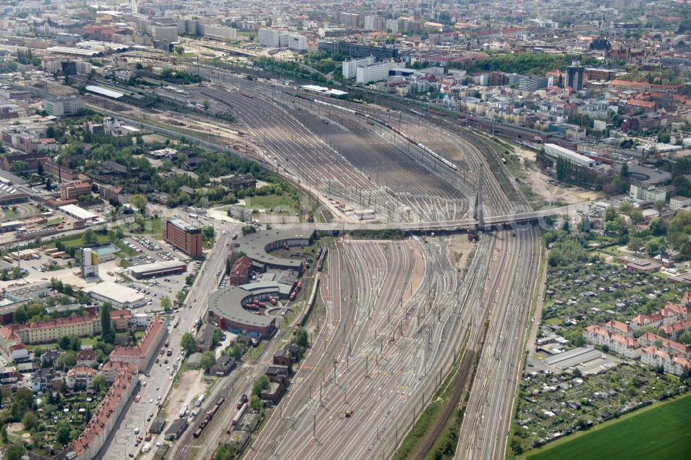 Aerial image Halle (Saale) - Track progress and building of the main station of the railway in Halle (Saale) in the state Saxony-Anhalt