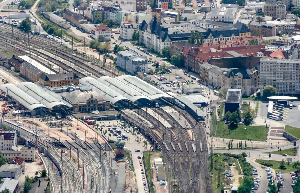 Aerial image Halle (Saale) - Track progress and building of the main station of the railway in Halle (Saale) in the state Saxony-Anhalt