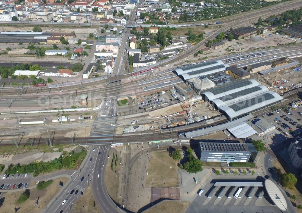 Halle (Saale) from the bird's eye view: Track progress and building of the main station of the railway in Halle (Saale) in the state Saxony-Anhalt, Germany