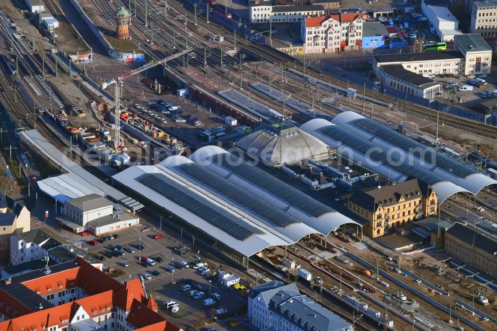 Aerial image Halle (Saale) - Track progress and building of the main station of the railway in Halle (Saale) in the state Saxony-Anhalt, Germany