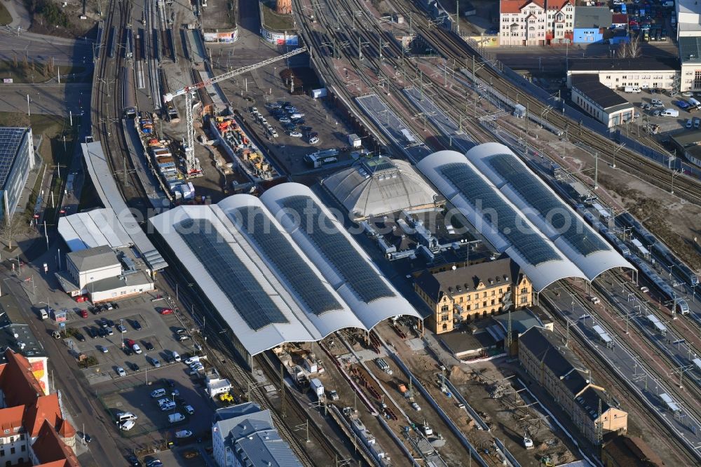 Aerial photograph Halle (Saale) - Track progress and building of the main station of the railway in Halle (Saale) in the state Saxony-Anhalt, Germany