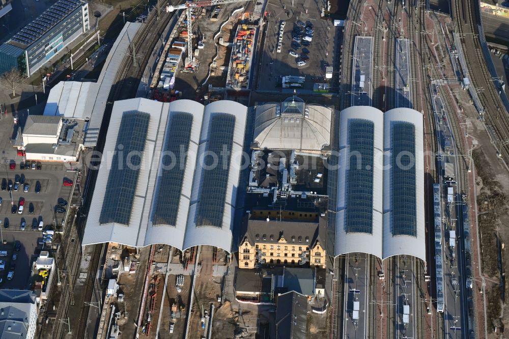 Aerial photograph Halle (Saale) - Track progress and building of the main station of the railway in Halle (Saale) in the state Saxony-Anhalt, Germany