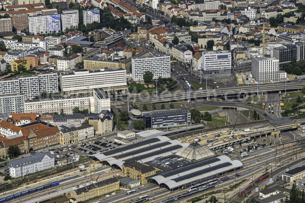 Halle (Saale) from the bird's eye view: Track progress and building of the main station of the railway in Halle (Saale) in the state Saxony-Anhalt, Germany