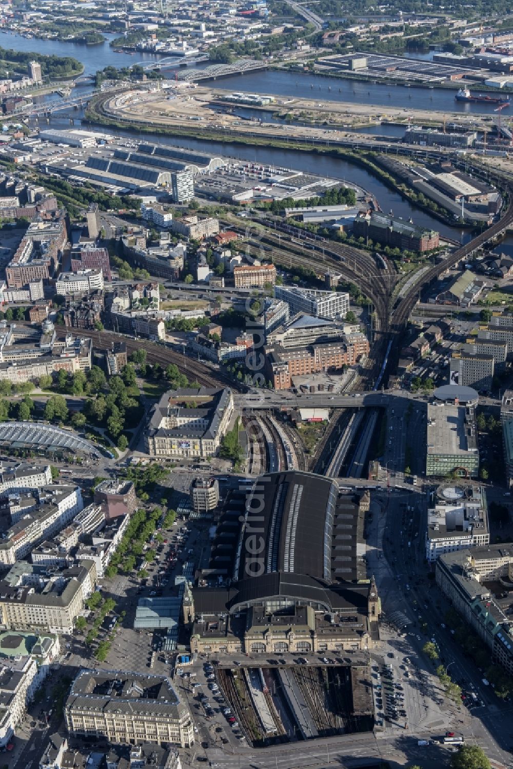 Hamburg from above - Track progress and building of the main station of the railway in Hamburg, Germany