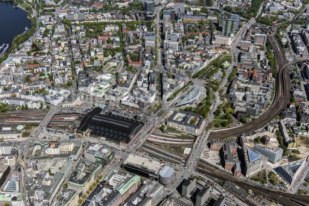 Aerial image Hamburg - Track progress and building of the main station of the railway in Hamburg, Germany