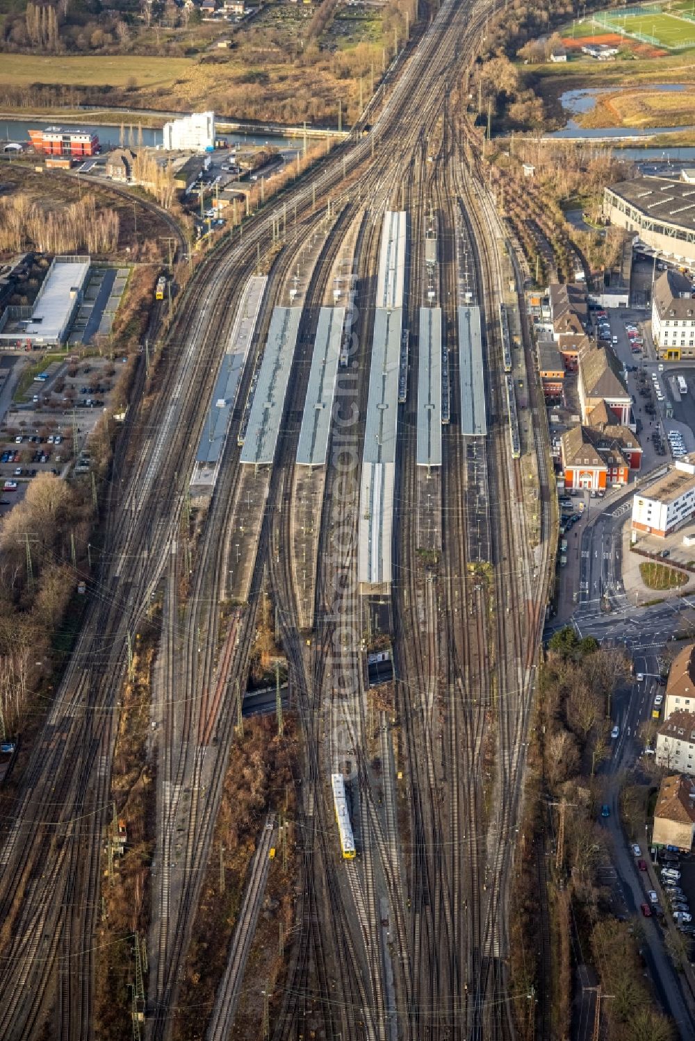 Hamm from the bird's eye view: Track progress and building of the main station of the railway in Hamm in the state North Rhine-Westphalia, Germany