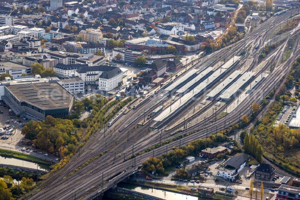 Hamm from the bird's eye view: Track progress and building of the main station of the railway in Hamm at Ruhrgebiet in the state North Rhine-Westphalia, Germany