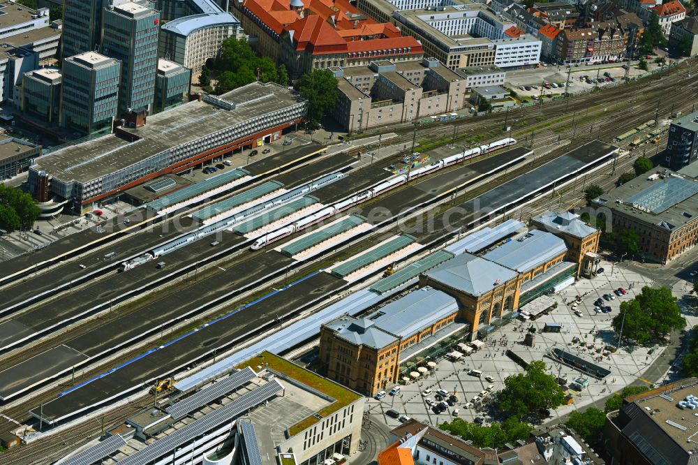 Aerial photograph Hannover - Track progress and building of the main station of the railway in Hannover in the state Lower Saxony, Germany