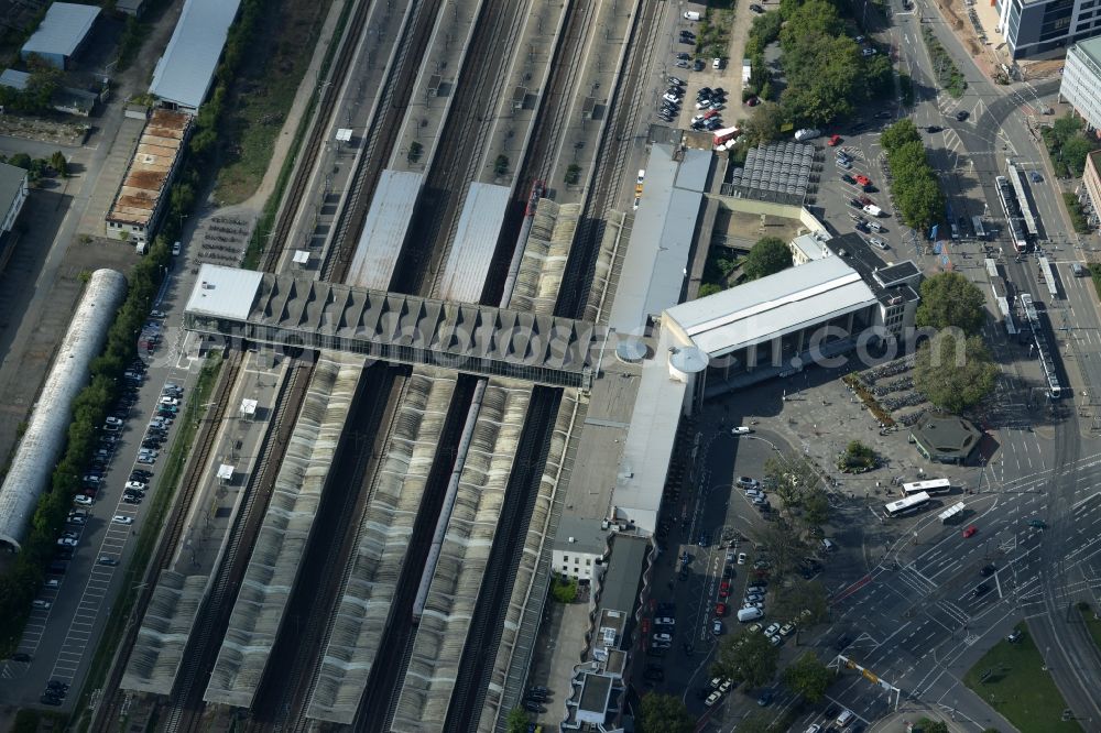 Aerial photograph Heidelberg - Track progress and building of the main station of the railway in Heidelberg in the state Baden-Wuerttemberg