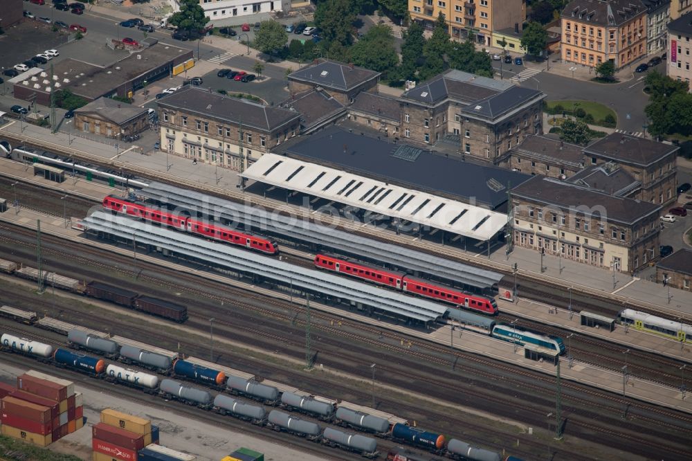 Hof from the bird's eye view: Track progress and building of the main station of the railway in Hof in the state Bavaria, Germany