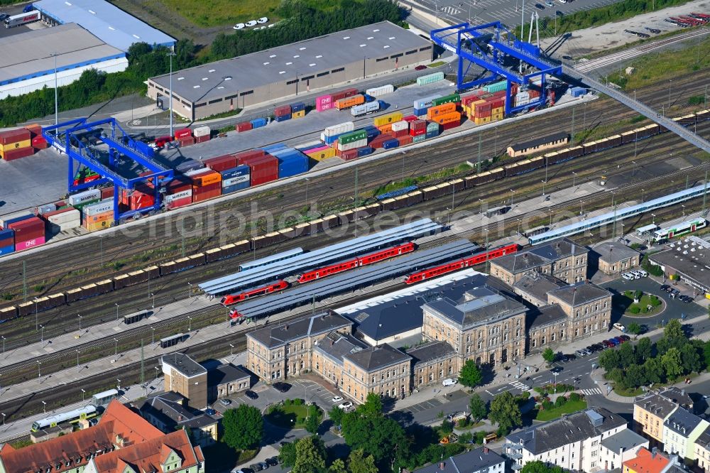 Aerial image Hof - Track progress and building of the main station of the railway in Hof in the state Bavaria, Germany