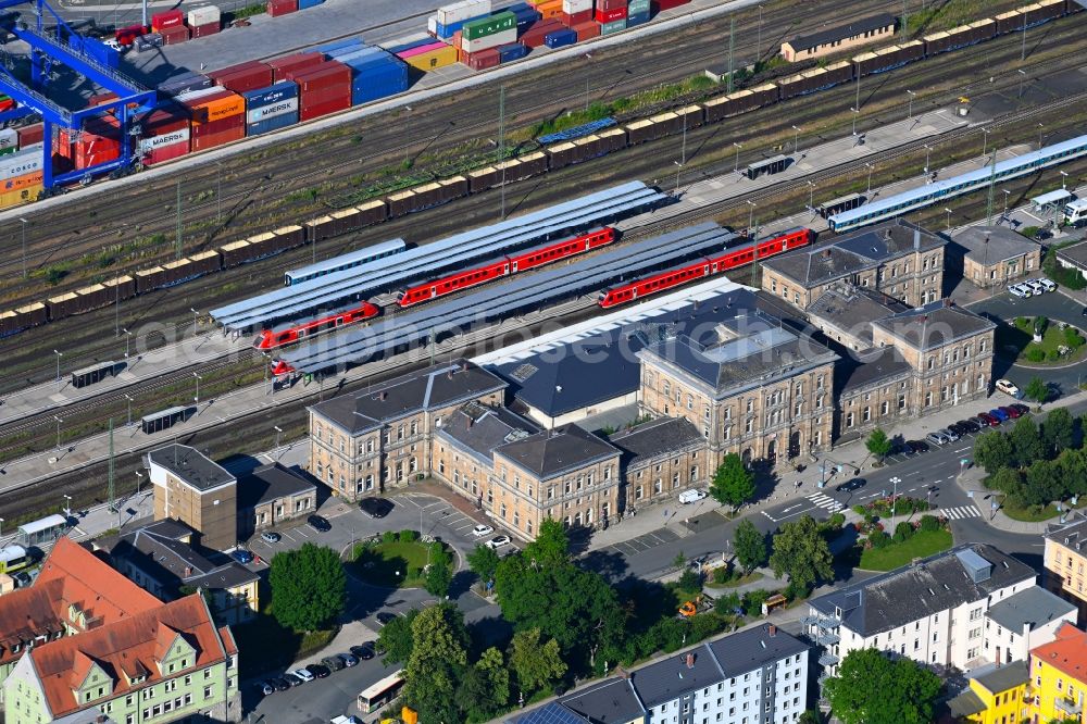 Aerial photograph Hof - Track progress and building of the main station of the railway in Hof in the state Bavaria, Germany