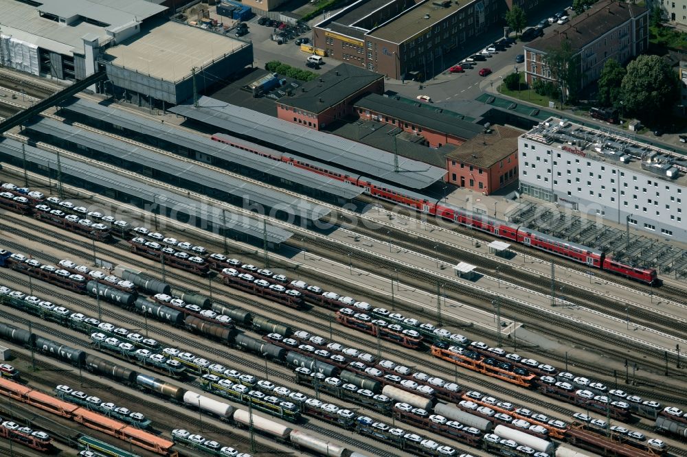 Ingolstadt from the bird's eye view: Track progress and building of the main station of the railway in Ingolstadt in the state Bavaria, Germany