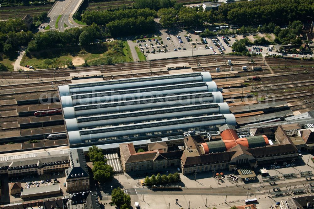 Aerial photograph Karlsruhe - Track progress and building of the main station of the railway in the district Suedweststadt in Karlsruhe in the state Baden-Wurttemberg, Germany