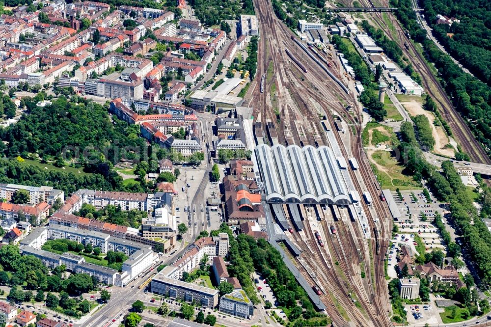 Aerial photograph Karlsruhe - Track progress and building of the main station of the railway in Karlsruhe in the state Baden-Wuerttemberg, Germany