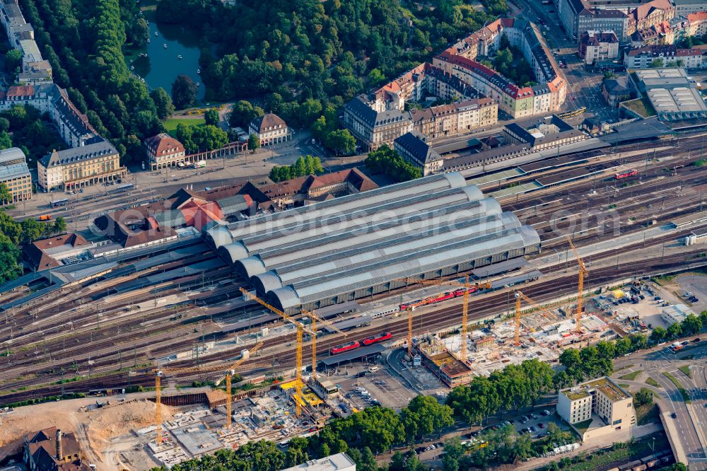 Aerial image Karlsruhe - Track progress and building of the main station of the railway in the district Suedweststadt in Karlsruhe in the state Baden-Wurttemberg, Germany