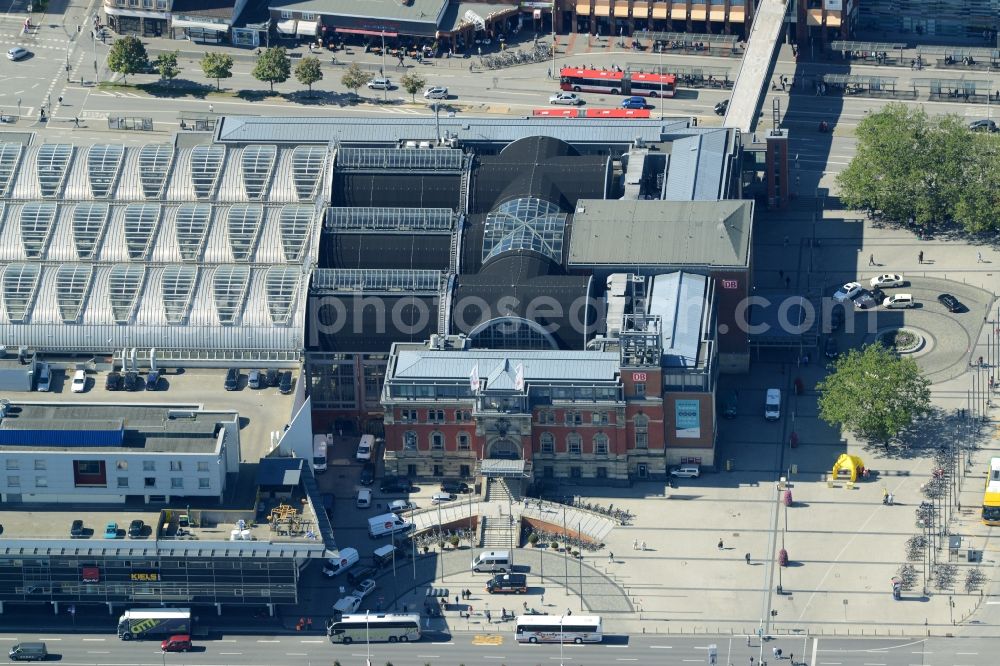 Aerial image Kiel - Track progress and building of the main station of the railway in Kiel in the state Schleswig-Holstein