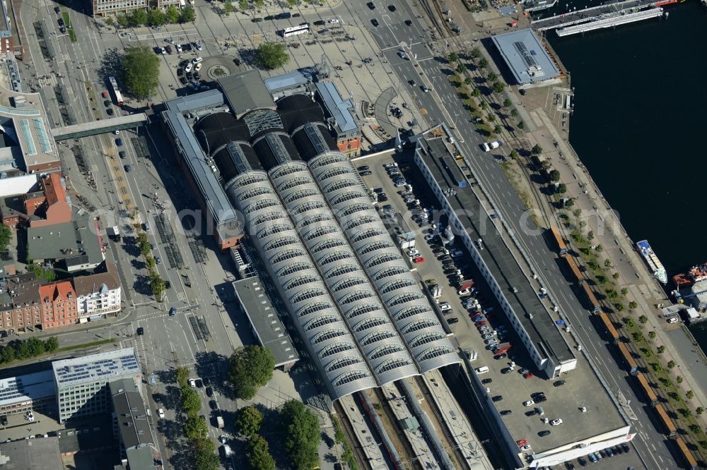 Aerial image Kiel - Track progress and building of the main station of the railway in Kiel in the state Schleswig-Holstein