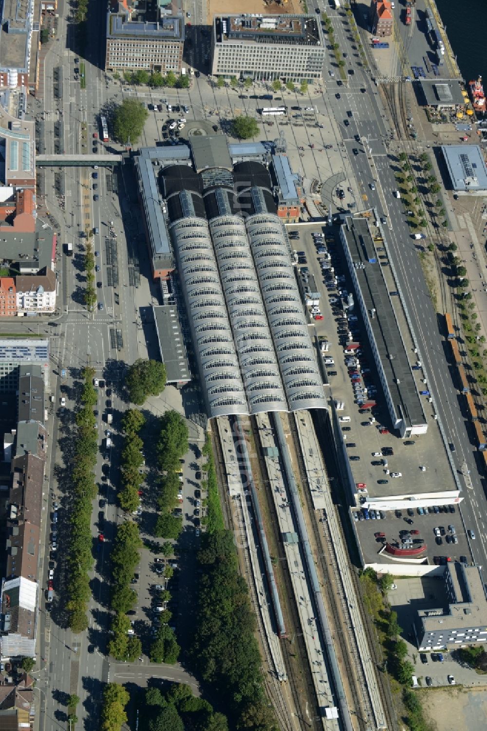 Kiel from above - Track progress and building of the main station of the railway in Kiel in the state Schleswig-Holstein