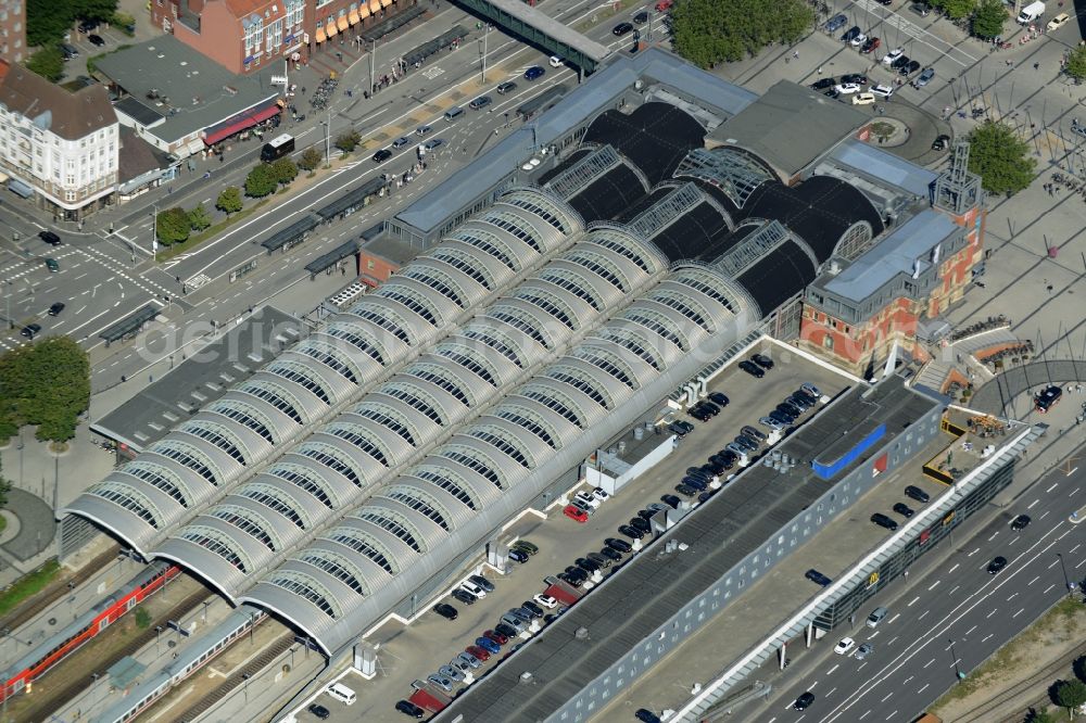 Aerial image Kiel - Track progress and building of the main station of the railway in Kiel in the state Schleswig-Holstein