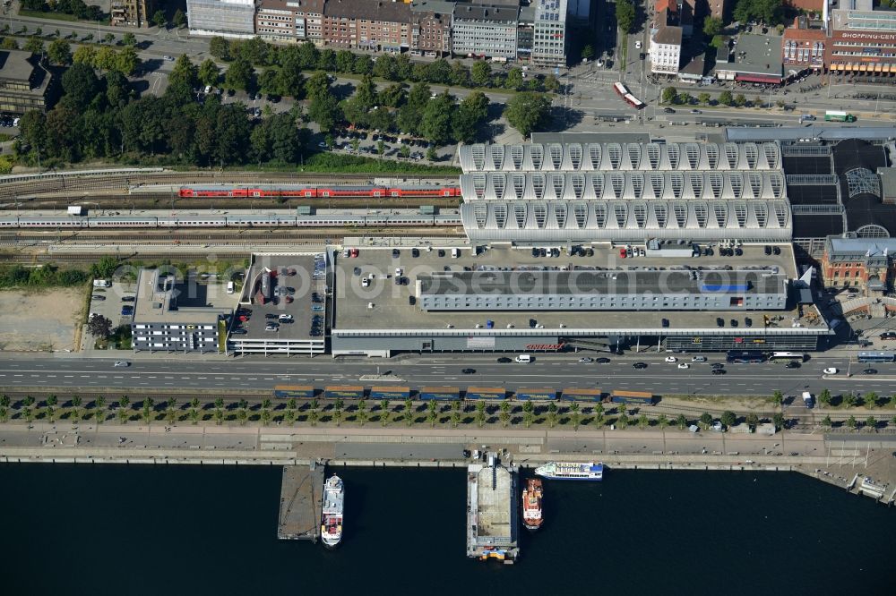 Kiel from the bird's eye view: Track progress and building of the main station of the railway in Kiel in the state Schleswig-Holstein