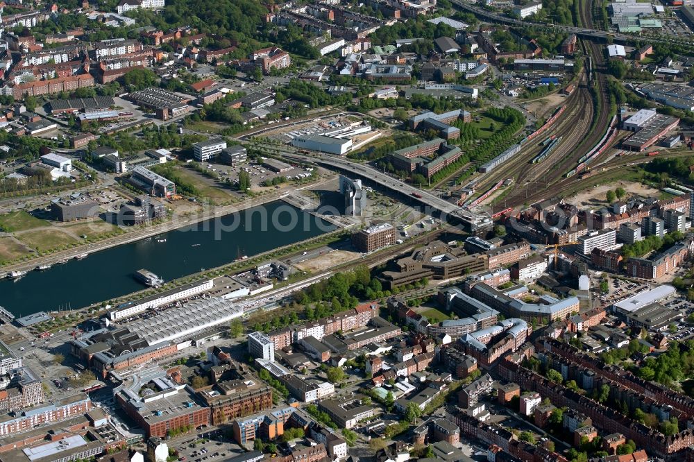 Aerial image Kiel - Track progress and building of the main station of the railway in Kiel in the state Schleswig-Holstein, Germany