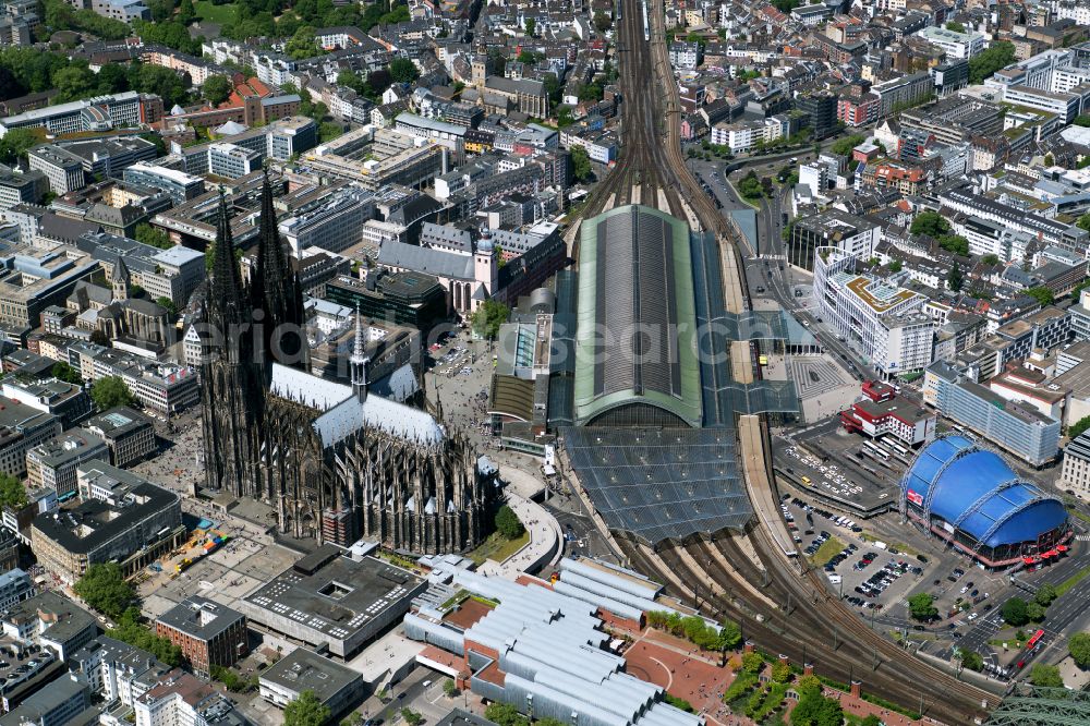 Köln from above - Track layout and building of the main station of Deutsche Bahn on Trankgasse street in Cologne in the federal state of North Rhine-Westphalia, Germany