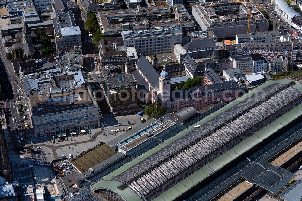 Aerial photograph Köln - Track layout and building of the main station of Deutsche Bahn on Trankgasse street in Cologne in the federal state of North Rhine-Westphalia, Germany