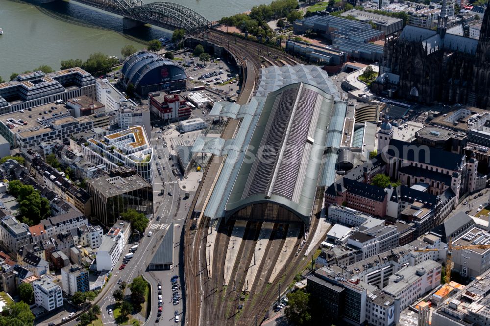 Aerial image Köln - Track layout and building of the main station of Deutsche Bahn on Trankgasse street in Cologne in the federal state of North Rhine-Westphalia, Germany