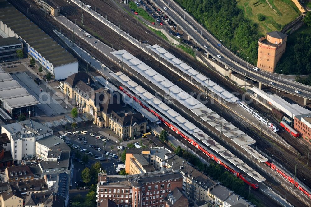 Aerial photograph Koblenz - Track progress and building of the main station of the railway in Koblenz in the state Rhineland-Palatinate, Germany