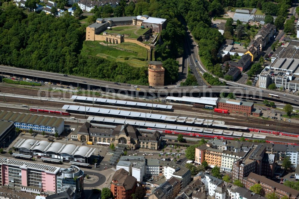 Aerial image Koblenz - Track progress and building of the main station of the railway in Koblenz in the state Rhineland-Palatinate, Germany