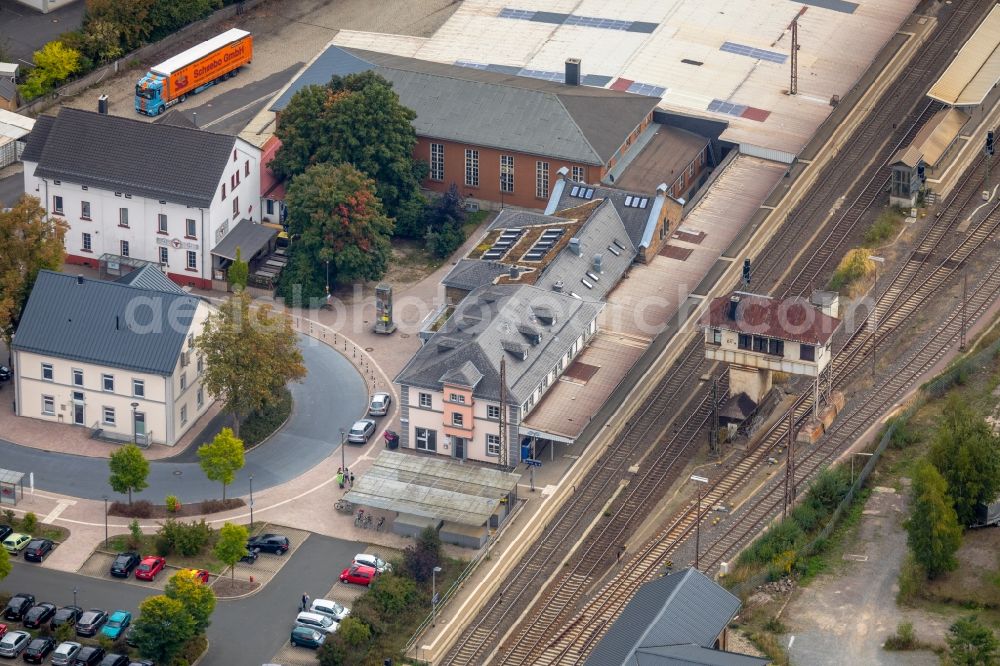 Aerial photograph Kreuztal - Track progress and building of the main station of the railway in Kreuztal in the state North Rhine-Westphalia, Germany