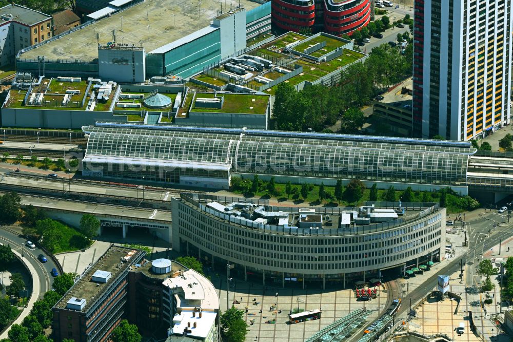 Aerial photograph Ludwigshafen am Rhein - Track progress and building of the main station of the railway in Ludwigshafen am Rhein in the state Rhineland-Palatinate, Germany